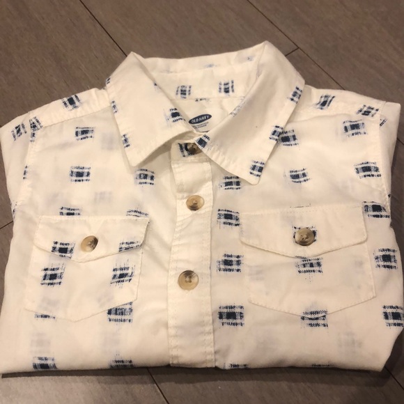 A Bundle, 1 Ralph Lauren & 1 Old Navy shirt. - Picture 11 of 12